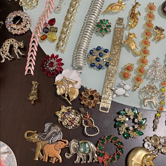 Vintage jewelry show preview 12/16/2025 - Picture 8 of 13